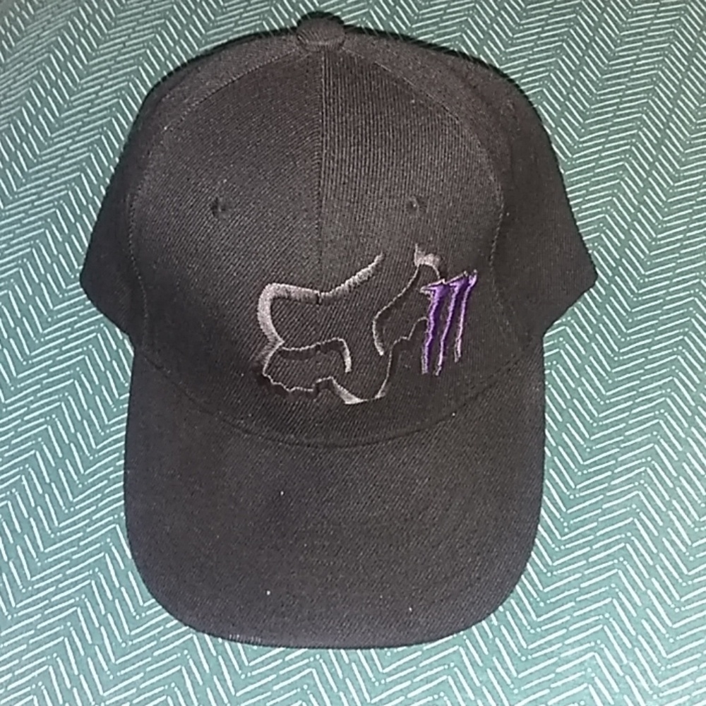 A baseball cap